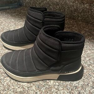 Dr Scholls “Original Collection” quilted comfort booties / ankle boot.  size 7.5